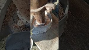 Ручная зернодробилка