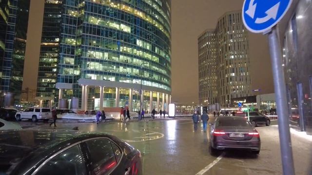 MOSCOW IN JANUARY: Ice skating rink in Moscow-City. Ледовый каток в Москва-Сити. смотреть онлайн