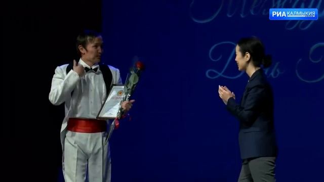 Капустник в честь Всемирного Дня театра смотреть онлайн