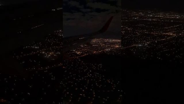 Ночной Мельбурн с высоты птичьего полёта - огромный город! Flying over Melbourne's city lights смотреть онлайн