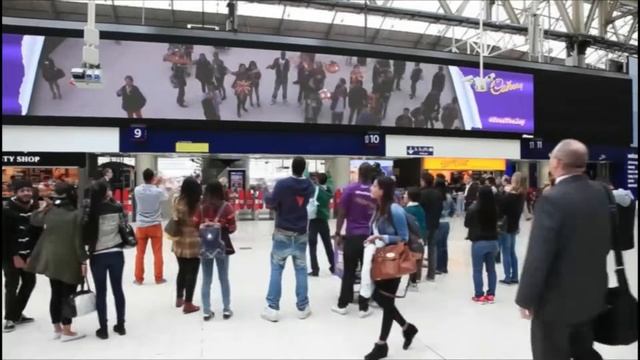 Рекламные светодиодные LED экраны AOTO, вокзалы, метрополитен, транспортно-пересадочные узлы Лондон смотреть онлайн