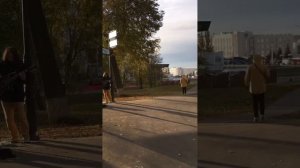 Прогулка по городу в осенний день