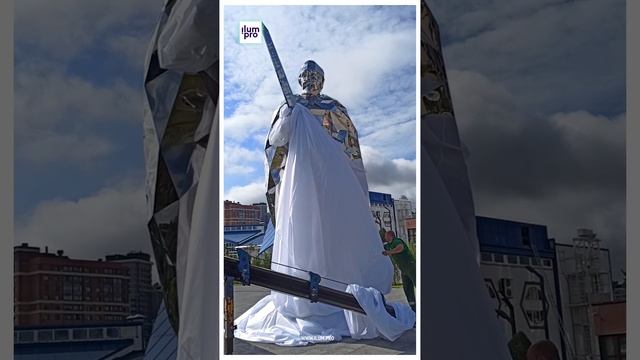 Монтаж памятника Олегу Рязанскому на Бульваре Победы #Рязань #князь_Олег #полигональный_памятник