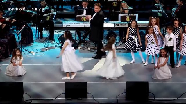 Успех !!! КСЕНИЯ ЛЕВЧИК " Мама " - первые шаги на главную сцену страны !!! смотреть онлайн