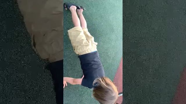 Эмилька не слабак!!! Челлендж на отжимания 👍🔥👏😎