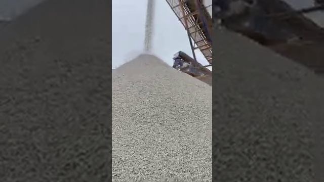 Дробильно-сортировочный комплекс по переработки известняка 400 т./ч. в работе.