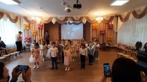 Бабушке - голубушке ав.т  Л Кириллова, С Каптюхов / исполняют дети средней группы