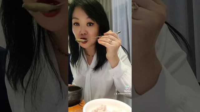 Званый торжественный обед Президент компании Надион пригласил лидеров продаж.Сеул смотреть онлайн