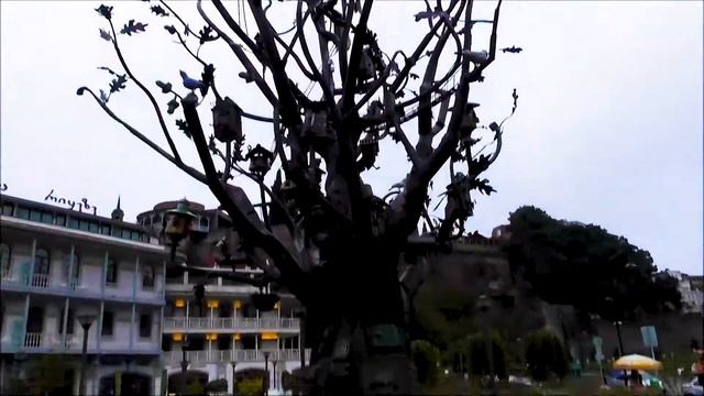 Влог. Дамиан гуляет по Тбилиси, пробует мороженое и чурчхелу. Видео для детей смотреть онлайн