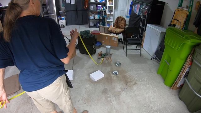 Finn chick feeder distraction find on silver cylinder смотреть онлайн