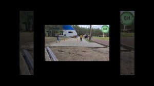 Мы привыкаем в пол смотреть.
Там видно пас кому, когда давать.