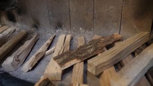 겉바속촉 끝판왕! 줄서서 먹는 능이버섯 장작구이 통닭, 자가제면 메밀 막국수 / oak firewood roasting chicken / korean street food