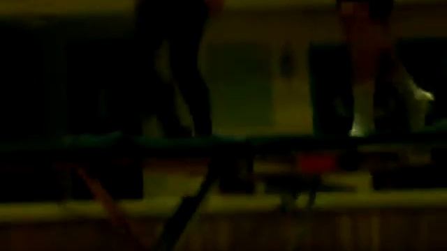 Приехали на экскурсию цырка прыгают на батуте смотреть онлайн