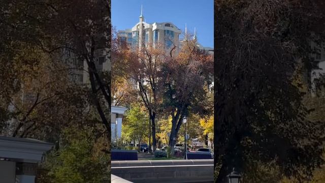Алматы. Фонтаны возхле Оперного театра. Яркий октябрь 2022. Kazakhstan. Almaty. October 2022