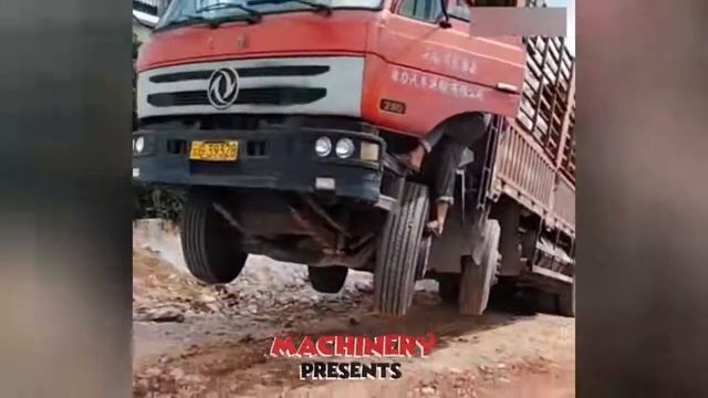 Самые опасные навыки водителей экскаваторов и грузовиков Побеждают и терпят неудачу в Китае ! смотреть онлайн
