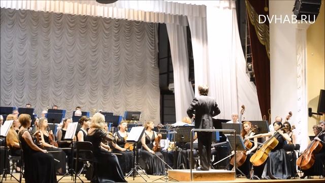 На сцене хабаровской филармонии впервые прозвучали хиты The Beatles в исполнении симфонического орк смотреть онлайн