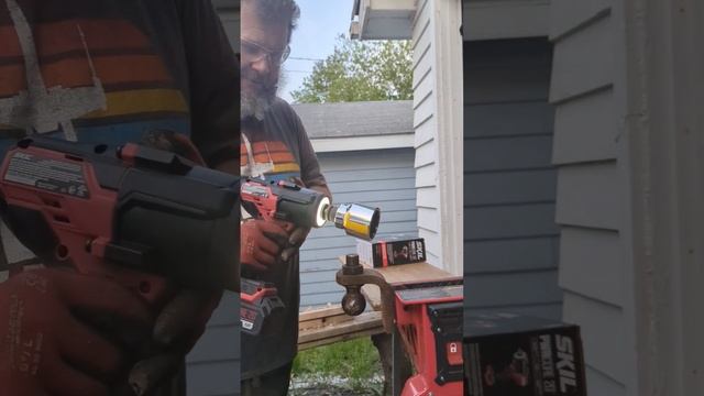 SKIL POWER CORE 20 IMPACT WRENCH 800 NUTT BUSTING POUNDS with 5 AMP POWER CORE VS 1 7/8 NUTT смотреть онлайн