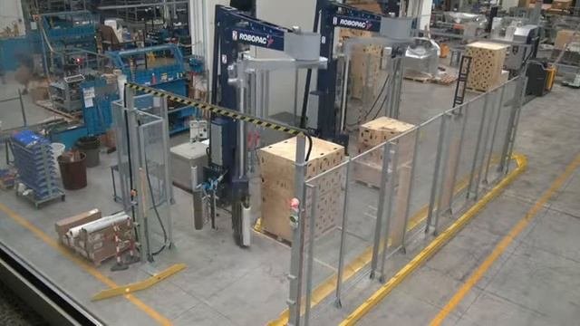 Одновременная упаковка паллет | Паллетообмотчики ROBOPAC с вращающейся рукой
