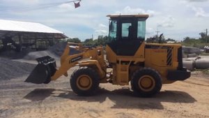 Фронтальный погрузчик Foton Lovol FL920F из Китая. Компактный и мощный погрузчик