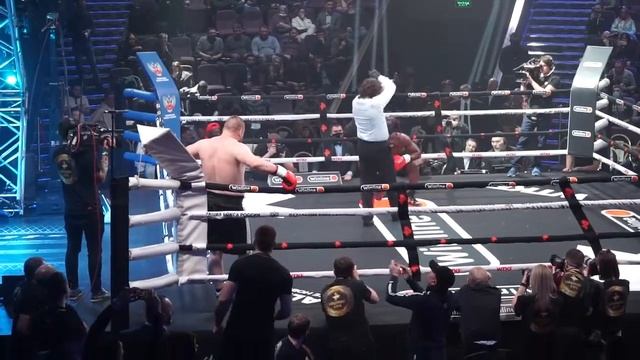 ДАЦИК ВЫКИНУЛ ТАЙСОНА С РИНГА смотреть онлайн