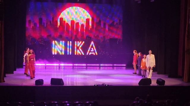 !POLINA! 13.04.2023 театр моды Ника "Неоновый свет" (Киноуроки) смотреть онлайн