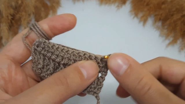 fluffy pattern crochet!! You will love this stylish and beautiful model. смотреть онлайн