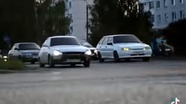 опер видео
