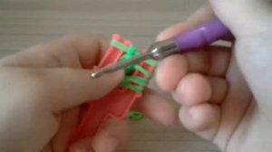 Как сплести грушу из резинок?