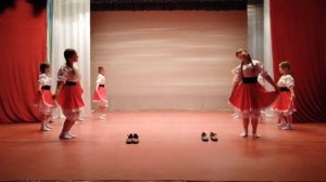 44. Танцевальный коллектив «Сияние» старшая группа, руководитель Власова Анна Анатольевна