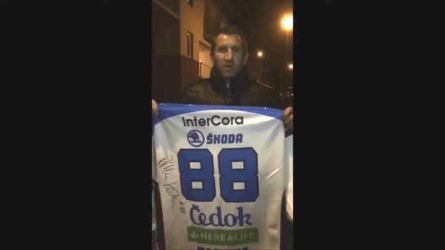 Václav Pletka věnoval dres pro Spolek 28 смотреть онлайн