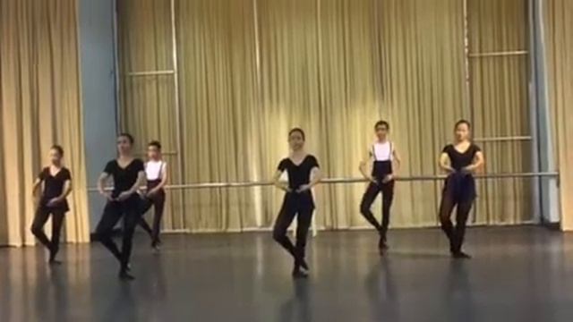 Ballet Ngoài Gióng - Fongduy смотреть онлайн