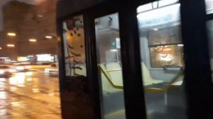 Троллейбус СВАРЗ-МАЗ 6275 отъезжает от остановки метро Красносельская