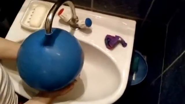 Шарики с водой!!!! Ванна из шариков!!! смотреть онлайн