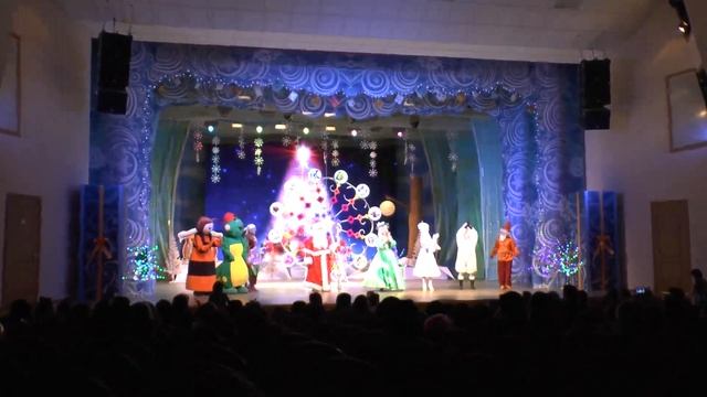 Новогоднее представление в "Доме дружбы народов". Якутск. 5 января 2015 года. смотреть онлайн