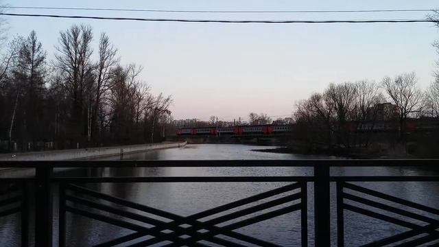 Электричка в колпино у ижорской дамбы