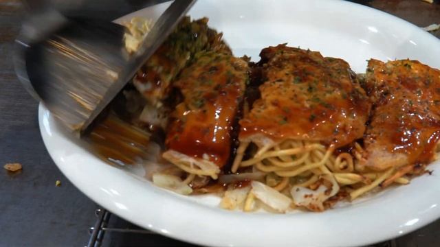 A day in the life of a Japanese okonomiyaki chef. ｜Japanese street food ｜お好み焼き