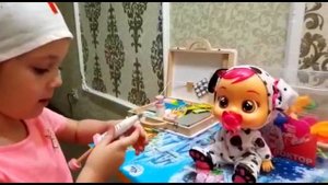 Настя Доктор, лечит малыша...
