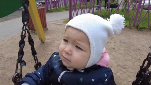 Поля, - наша внучка! Дедушкина внучка, которая рядышком! смотреть онлайн