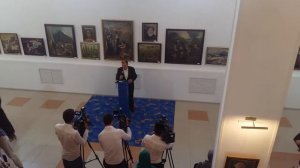 Сет-Селим Ахильгов на выставке Зелимхана Эсмурзиева