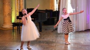 Песня "Ходит песенка по кругу"