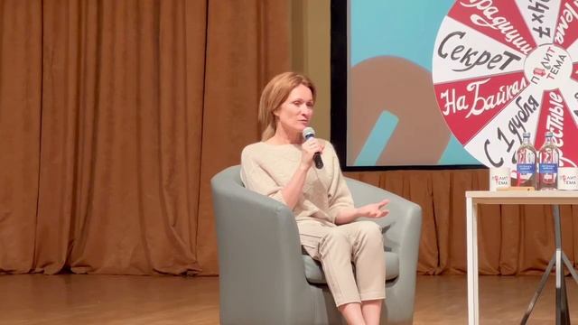 Мария Киселева в шоу "ПолитТема", съемка в МГУСиТ