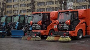 Крупнейшую партию новой спецтехники запускают на уборку улиц в Новосибирске