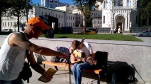 Street musician near Arbatskaya U-station | Музыкант на Арбатской