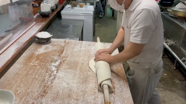 【Udon うどん】A Japanese soldier spread this Udon.  Popular Street Food