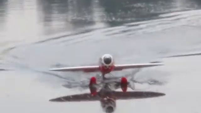 Gee Bee r3r на поплавках от Art Tech смотреть онлайн