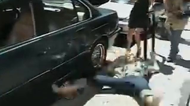 решила затаранить головой машину смотреть онлайн