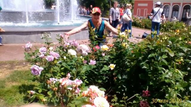 Фонтан возле оперного театра. Одесса 30.05.2019. смотреть онлайн