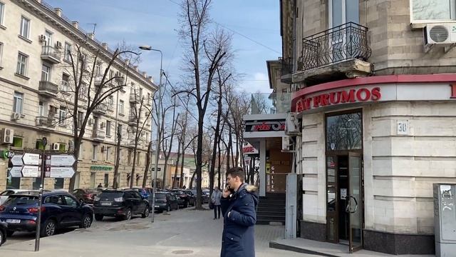 Театр Еминеску, перекресток с пр Штефан Чел Маре. смотреть онлайн