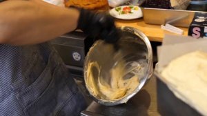 陽気なキャロットケーキママ！焼きたての香りが漂う人気キャロットケーキ専門店に密着！| Веселая мама морковного торта!