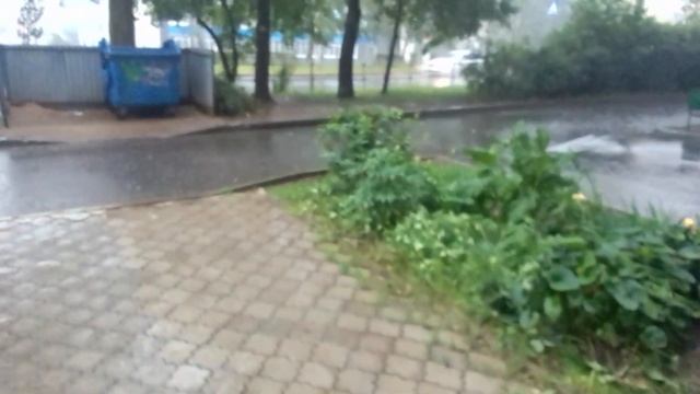 Ливень и гроза на ул. Чернышевского. Чебоксары (9.VI.2023) смотреть онлайн